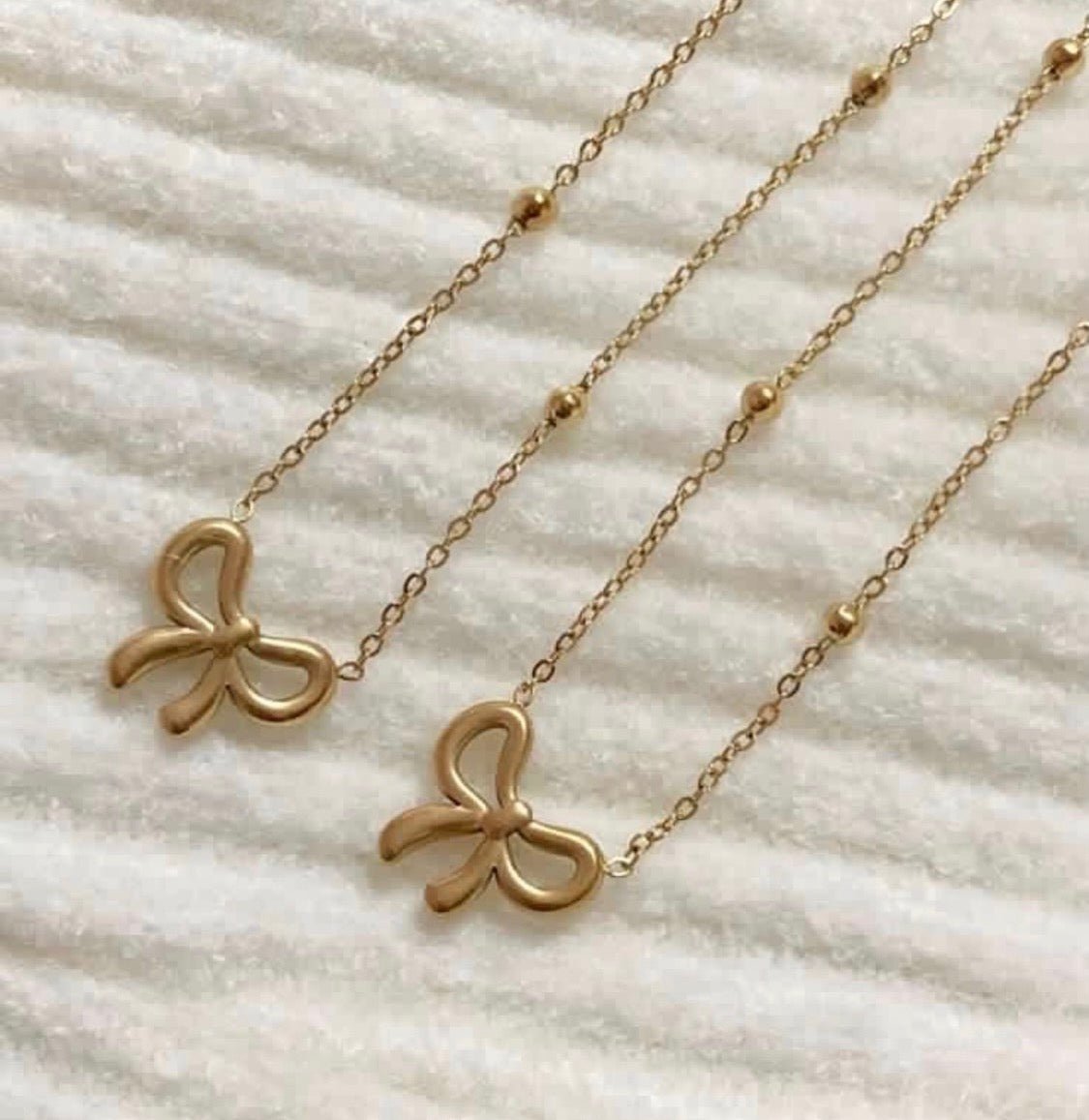 Bow necklace